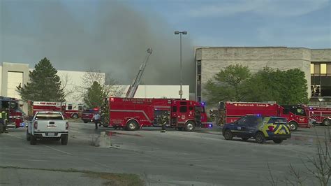 Fire breaks out at Jamestown Mall, 2 firefighters injured